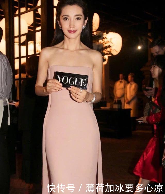 冰山美人郑秀妍撞上李冰冰,纽约大秀上演黑白诱惑,谁更胜一筹