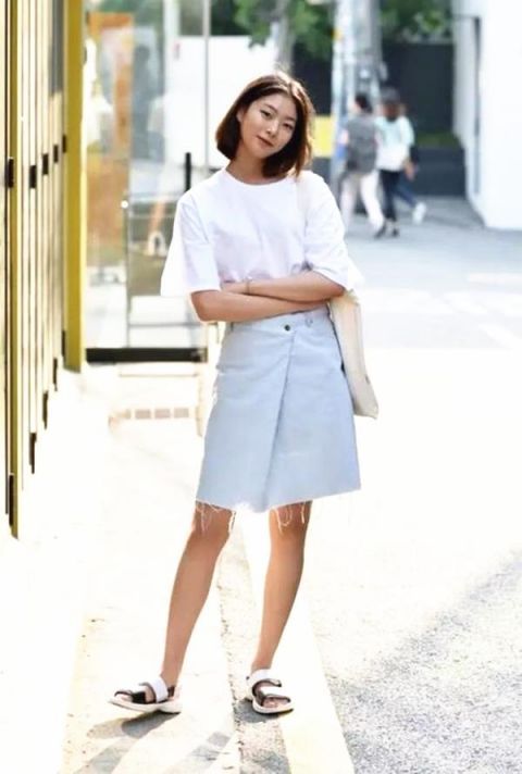  『清爽』T恤+半身裙，清爽又美丽！4种穿法引领夏季魅力，第3种适合微胖女