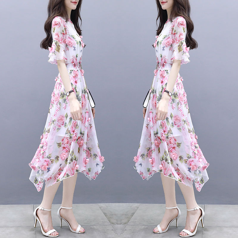 会打扮的女人都不穿套装，现在流行下面这些裙子，时髦洋气又减龄