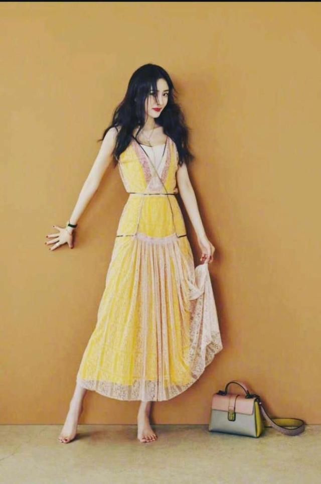 同穿一件连衣裙，杨幂完爆古力娜扎、吴谨言，不愧是带货女王