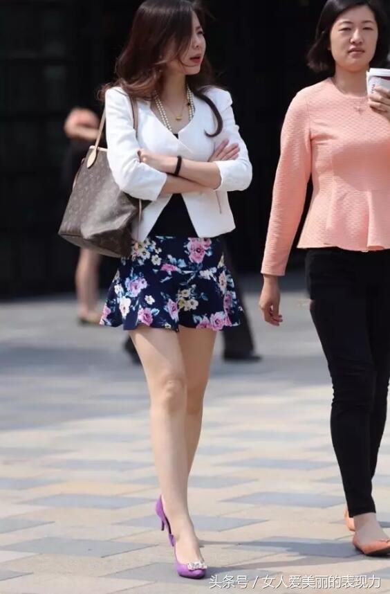 街拍:要说吸引人的打底裤，我觉得还是图3穿出了不一样的风格