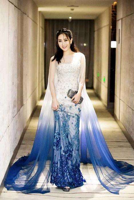 马苏这身材太恨人! 吊带裙都要撑爆了, 连李小璐柳岩都甘拜下风