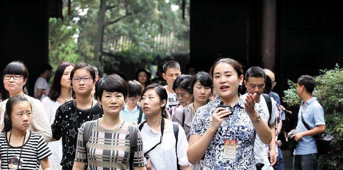 为啥导游一到饭点就“消失”，难道去开小灶了？游客表示困惑！