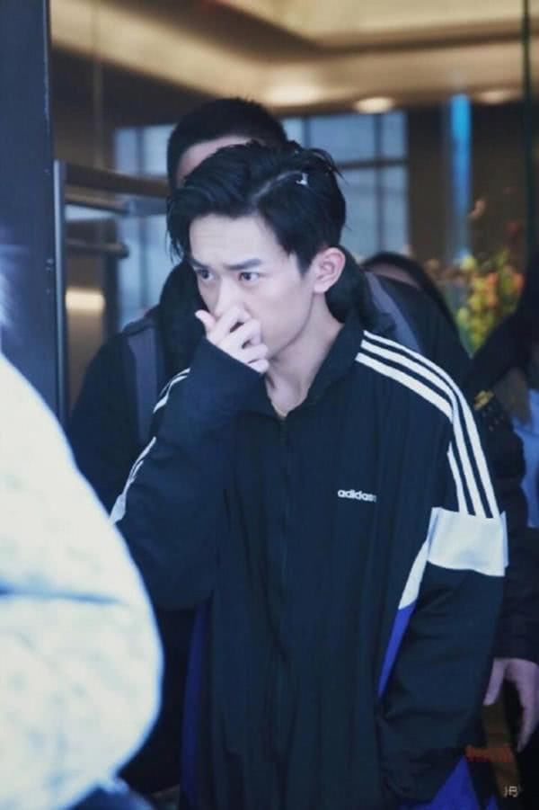 当TFBOYS离开刘海后，易烊千玺颜值飙升，王俊凯像整了容