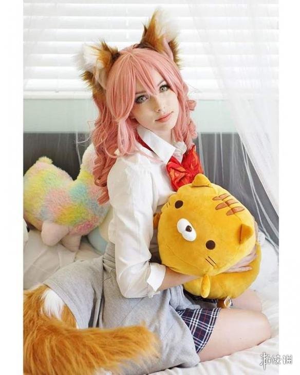 《守望先锋》性感救生员天使cos 紧身裤凸显白嫩美腿