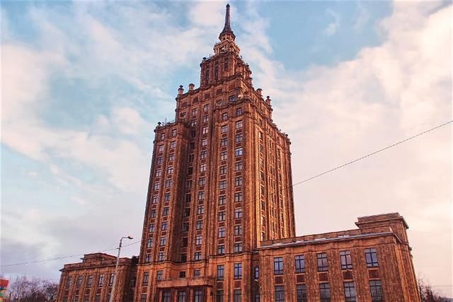 中国人到了欧洲这国才知道, 男人喜欢来这旅游是有原因的