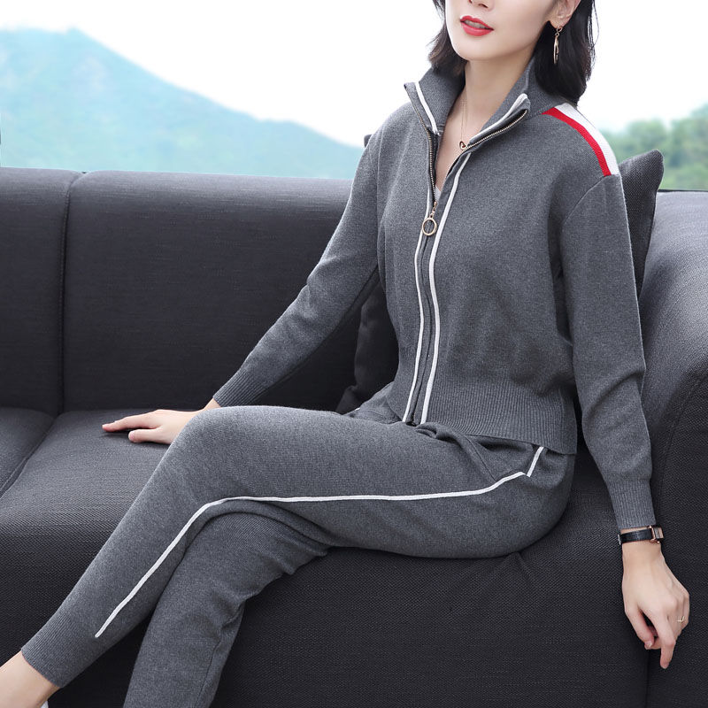 比连衣裙洋气百倍的时尚套装来啦，7080后秋天就这样穿，美炸