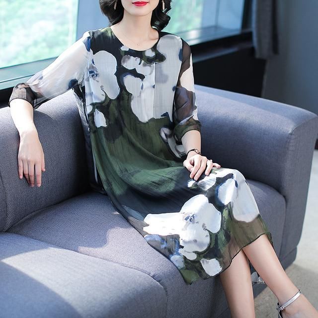 比套装还好看的连衣裙，简单中透出满满气质，适合40岁女人