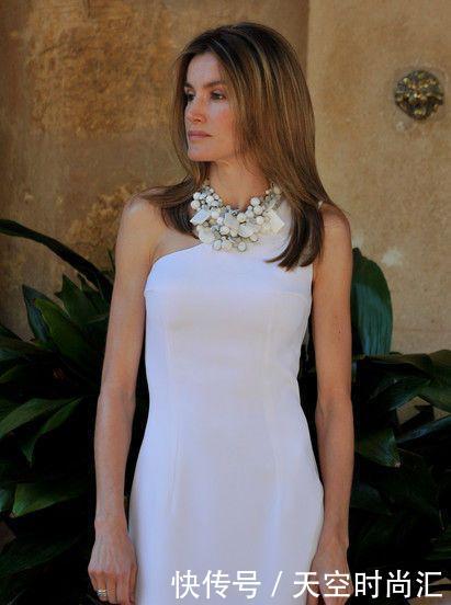 46岁莱蒂齐亚真是人生赢家，结过婚还能做王后，气质碾压梅拉尼娅