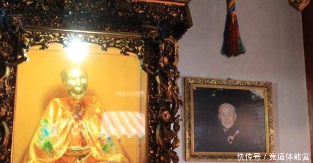 九华山女肉身菩萨，圆寂20多年至今栩栩如生，大批信徒前来参拜