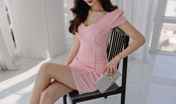 女神孙允珠，初夏朦雾红粉花町木棉包臀裙