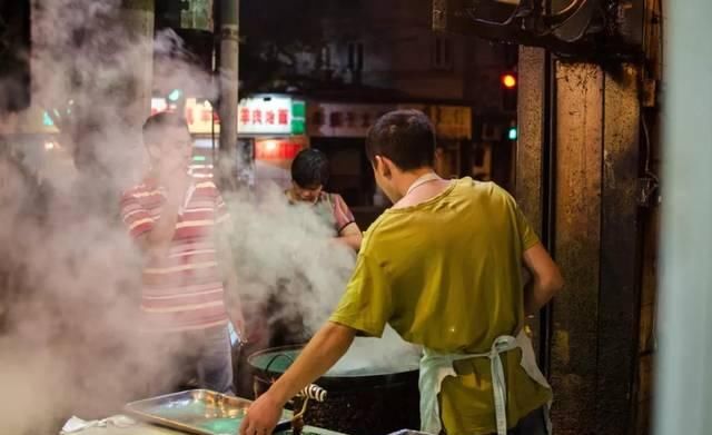  流浪者|深圳地摊江湖：月入过万的城市流浪者，还有难以诉说的心