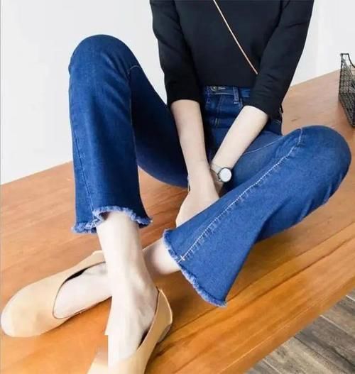  「气色」今年流行“经典蓝”质感穿搭，提亮气色显品味