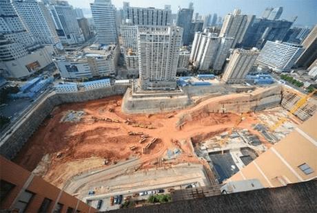 湖南第一烂尾楼，如今沦为40亩大水坑，52.5亿投资打水漂！