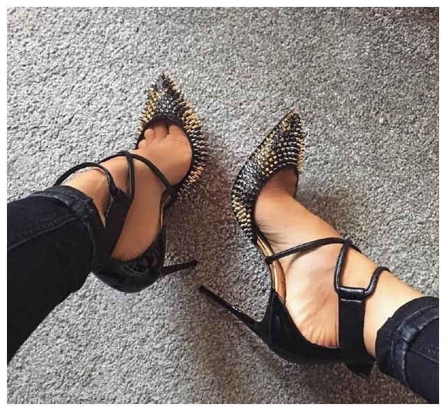 穿上高跟鞋让你风姿绰约