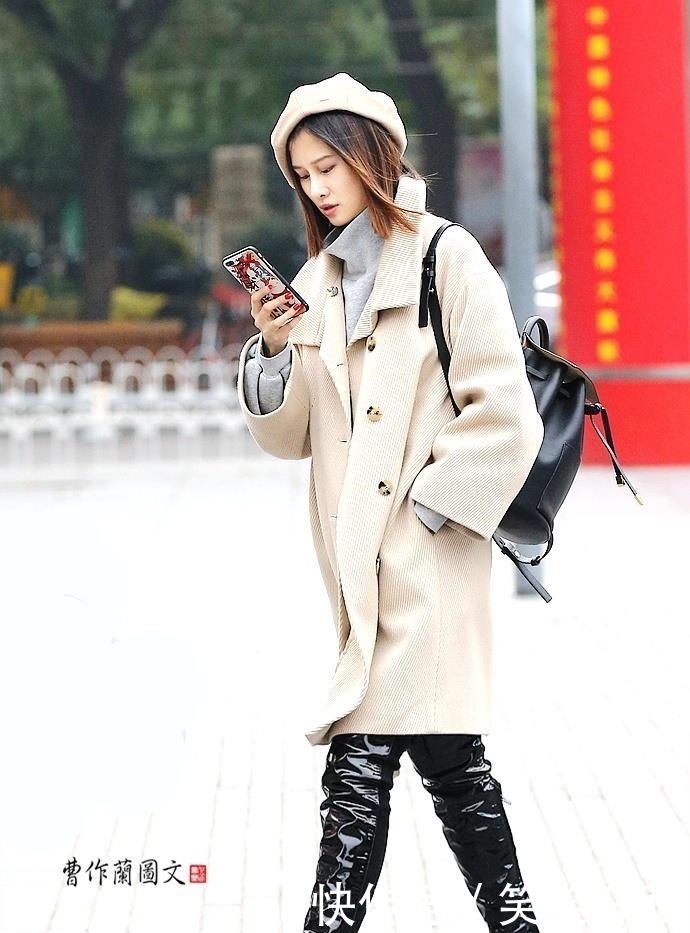 『凸显』街拍:穿真皮高筒靴的美女,更加凸显好衣品