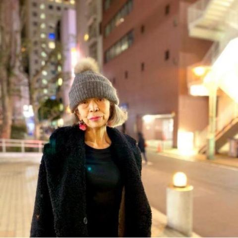  「老奶奶」都知道三木妈妈穿衣时髦，但日本70岁老奶奶，把晚年过得像青春期