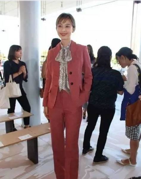 李沁张俪相差六岁，就因为搭配不同，在时装周上却变成了少女与大