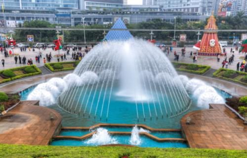 深圳有座“山寨”公园，里面全是“山寨货”？游客依旧人山人海！