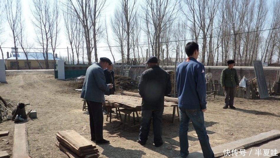  「毛钱」有人专门到农村收“碎木”，2毛钱一斤，一年赚十几万，