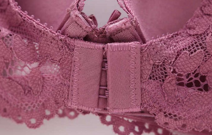 发现一种“中国红”文胸，简直美到极致了，舒服0束缚