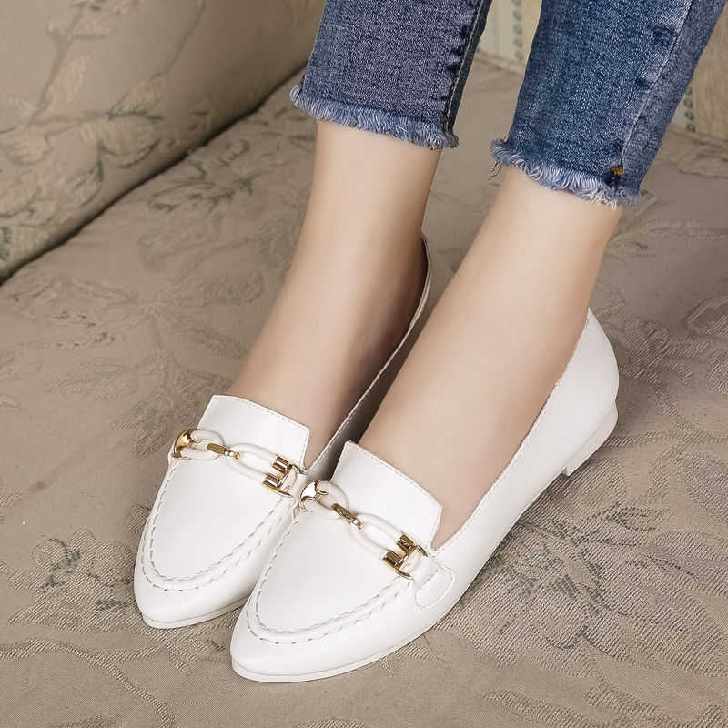 高跟鞋虽然超有女人味，但不露痕迹显高，平底鞋也可以