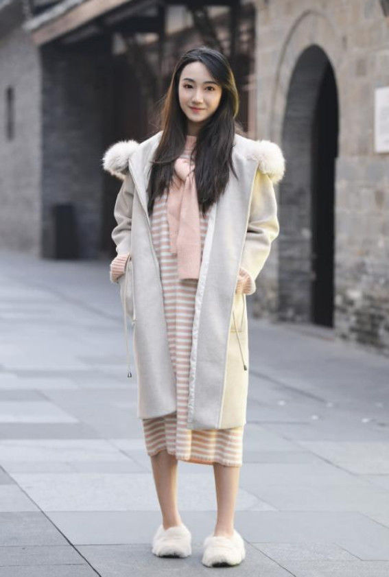 『气质』街拍:气质很好的美女,身材苗条有致,很是招人喜欢