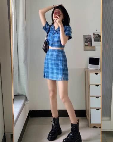  『蓝色』初夏季节就要穿蓝色，搭配什么都出彩，这样穿搭出街养眼又时髦