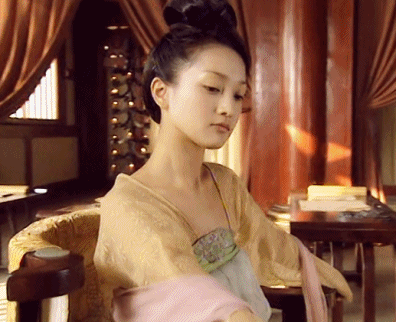 《如懿传》周迅露出脑门年轻18岁,刘海原来不能减龄?