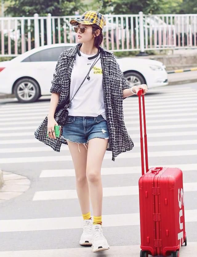 唐艺昕凭什么迷倒张若昀？除了笑容，当然还少不了她的时尚穿搭！