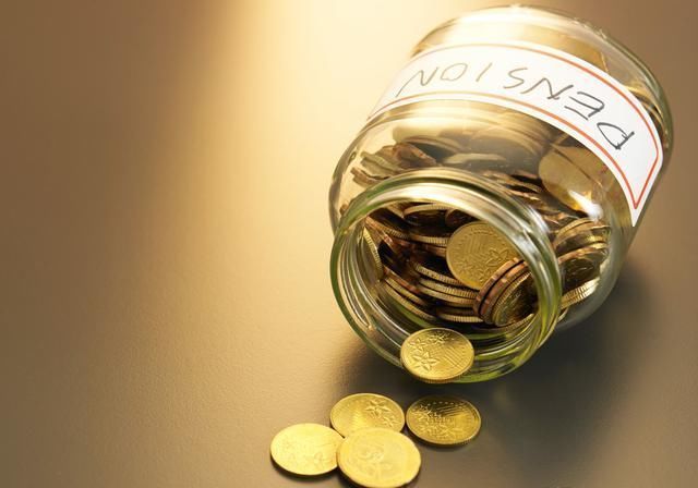 社保已经缴纳满15年了，交费人已经去世，可以全额退还吗？