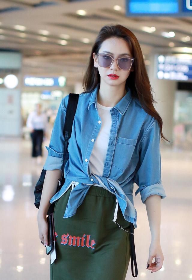 『刘涛』别学刘涛把衬衫塞裙子里，看她塞一半留一半的造型，显腿长又飒爽