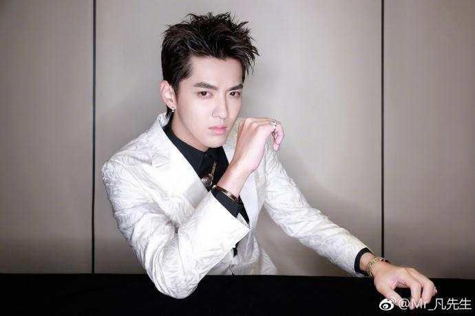 吴亦凡起诉“吸毒”谣言索赔50万! 造谣女子哭诉求饶: 赔不起