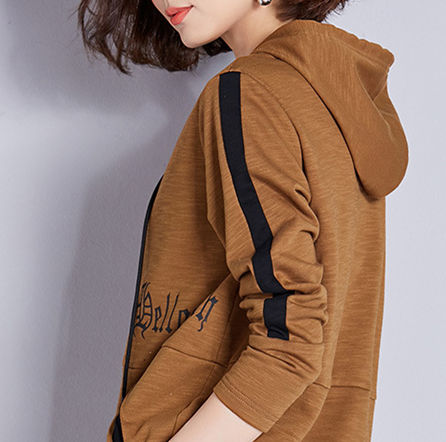 难怪,163斤妈妈连买3件这卫衣,搭短裙穿美爆了,咋穿咋美