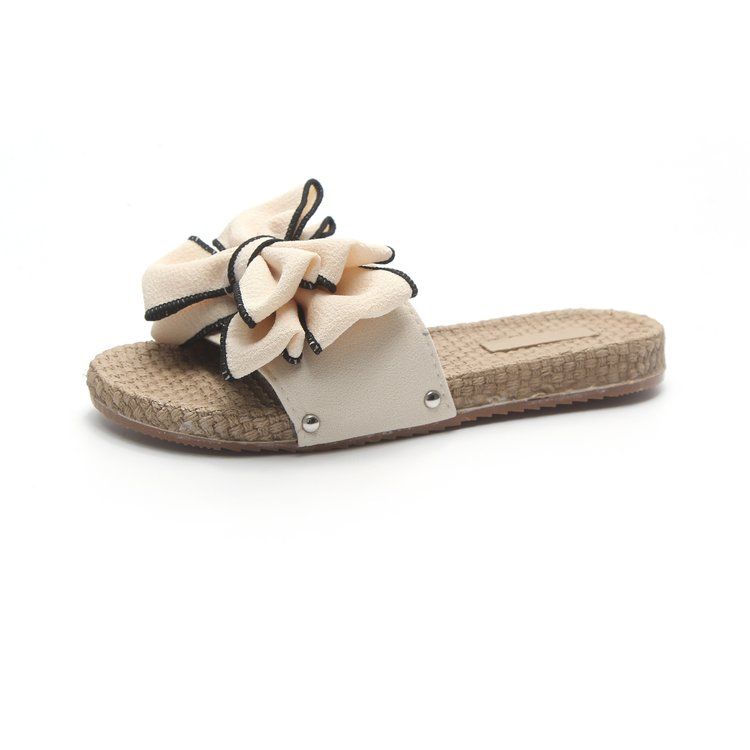 高跟鞋已经OUT了，三伏天巨流行这几款一字拖，谁穿谁时髦