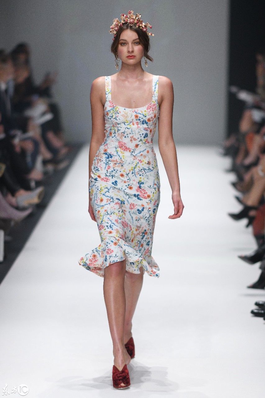 时装周|气质型的设计，大方简洁，很结合实际，可以参考的穿搭