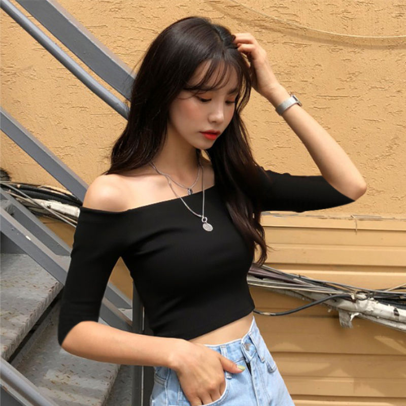 超火爆的紧身一字肩，学这个女人这样穿，让你引爆回头率