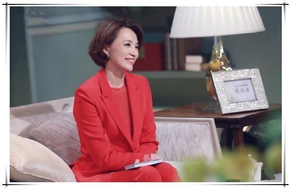 31岁宋茜撞上44岁董卿，网友:终于知道漂亮和气质的差距有多大了