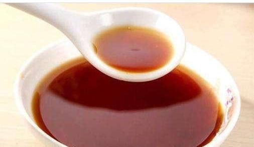  [盆土]养茶花、君子兰，用上这3种“酸酸汤”，盆土“松软”，开花多多
