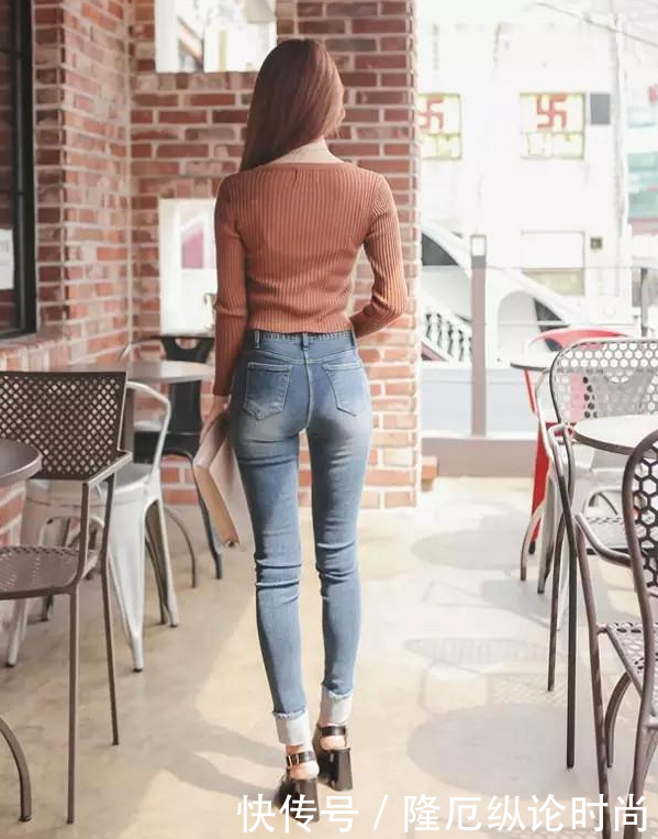 街拍:清澈甜美牛的仔裤女神,展现美好身段,尽显优雅气质!!