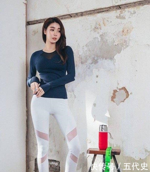 底裤■紧身打底裤的穿搭,潮流范十足!,美女街拍:身材丰腴的大姐姐