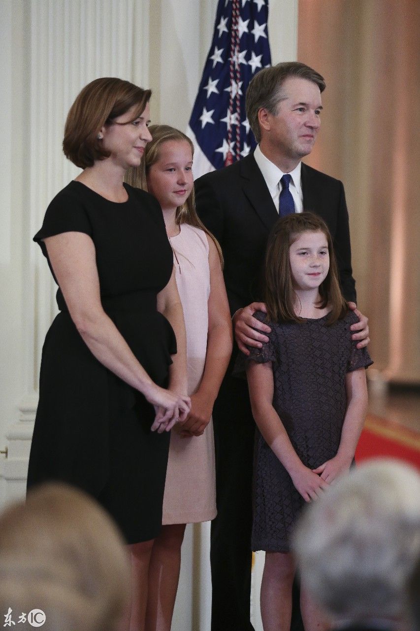 第一夫人新裙子特别性感 网友:第一夫人穿这件裙子真美!