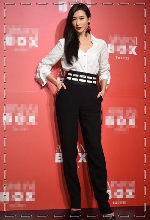 看了刘诗诗的高腰裤，再看林志玲，网友：终于知道胯宽有多痛苦了