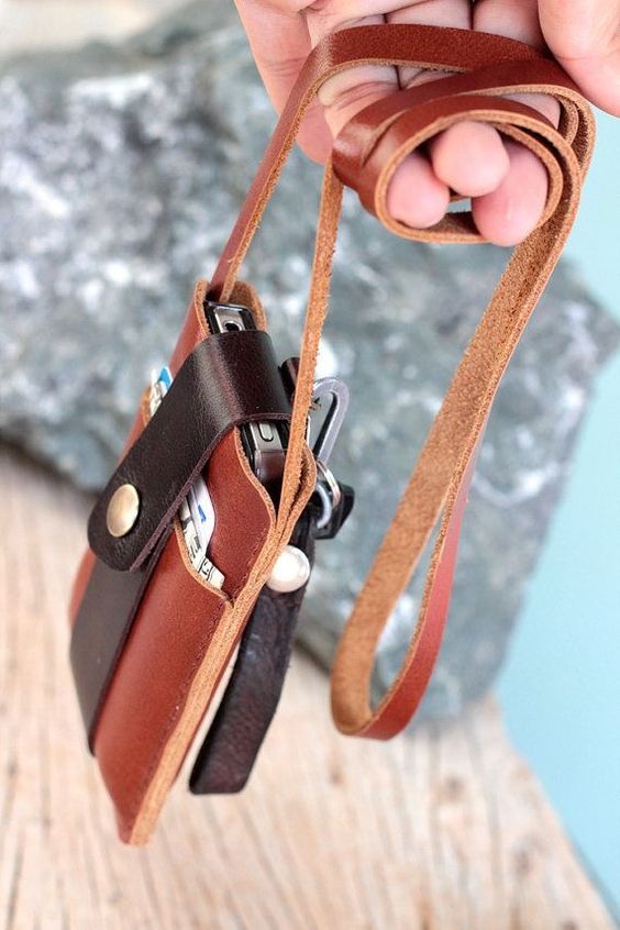 去了趟上海，发现现在男女这样装手机香烟，一用让人爱不释手