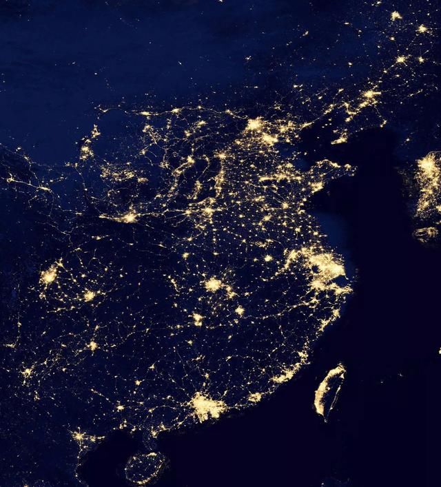 2018中国城市排行榜，成都、武汉、南京依旧抢眼！西安黑马！