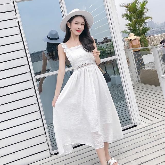 传统的连衣裙过时了，现在流行这样的，典雅又时尚，特别有女人味