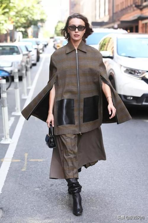  『时髦』斗篷外套简单易搭，披上后走路带风，时髦精们值得一试