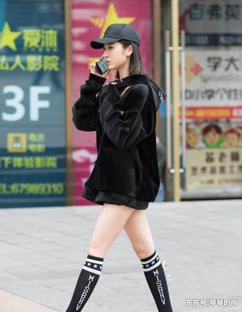 街拍：时尚美女颜值高衣品好，回头率真高！