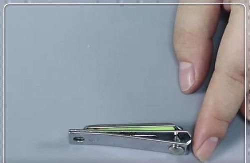  【没用】用了很久的指甲刀才发现，是一直没用对，难怪剪指甲到处乱飞