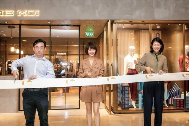 袁泉撞上吕燕，气场全开高级感更胜一筹，网友:大长腿太吸晴